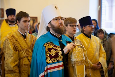 Митрополит Игнатий совершил Божественную литургию в Свято-Никольском храме с. Октябрьский Городок