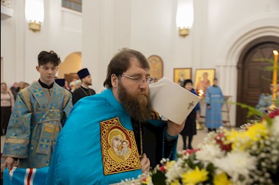 Митрополит Игнатий совершил всенощное бдение в храме святителя Тихона, епископа Воронежского, Задонского чудотворца, г. Саратова