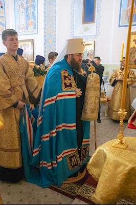 Митрополит Игнатий совершил Великое освящение храма святителя и Чудотворца Николая села Долгий Буерак Гагаринского района г. Саратова и Божественную литургию в новоосвященном храме