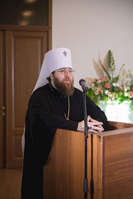 Митрополит Игнатий вручил дипломы выпускникам СПДС