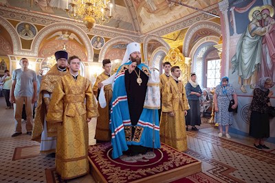 Митрополит Игнатий совершил Божественную литургию в Свято-Троицком кафедральном соборе Саратова