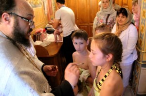 В Свято-Троицком соборе приняли крещение воспитанники центра «Возвращение»