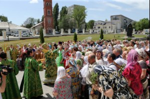 Божественная литургия и Великая вечерня в Свято-Троицком соборе Вольска