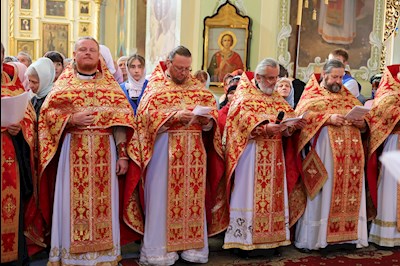 Епископ Тарасий совершил Божественную литургию в Покровском соборе г. Саратова, у ковчега с мощами святого великомученика Георгия Победоносца