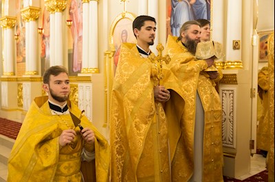 Митрополит Игнатий совершил Божественную литургию в соборном храме святителя Спиридона Тримифунтского г. Саратова