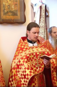 Митрополит Лонгин возглавил Литургию с сурдопереводом