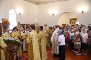 Божественная литургия в храме в честь Покрова Пресвятой Богородицы р.п. Новые Бурасы