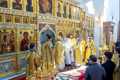 Митрополит Игнатий совершил Божественную литургию в Свято-Алексиевском женском монастыре г. Саратова
