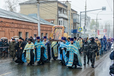В Саратове прошел традиционный крестный ход с Казанской иконой Божией Матери