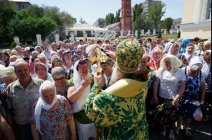 Божественная литургия и Великая вечерня в Свято-Троицком соборе Вольска