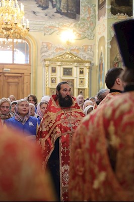 Епископ Тарасий совершил Божественную литургию в Покровском соборе г. Саратова, у ковчега с мощами святого великомученика Георгия Победоносца