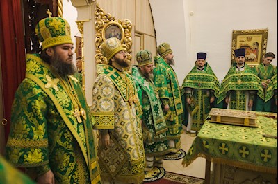 Архиереи Саратовской митрополии совершили Божественную литургию в соборном храме святого благоверного князя Александра Невского г. Ртищево
