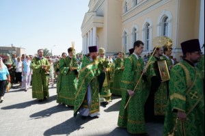 Божественная литургия и Великая вечерня в Свято-Троицком соборе Вольска