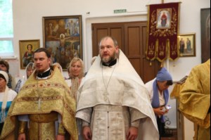 Божественная литургия в храме в честь Покрова Пресвятой Богородицы р.п. Новые Бурасы