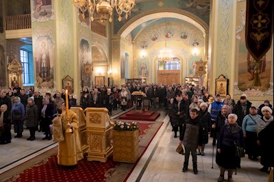 Митрополит Игнатий совершил Божественную литургию и молебен на новый год в Покровском соборе г. Саратова