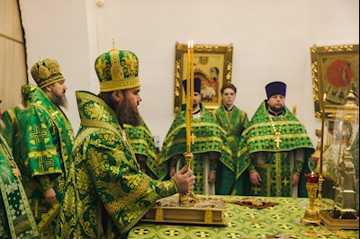 Архиереи Саратовской митрополии совершили Божественную литургию в соборном храме святого благоверного князя Александра Невского г. Ртищево