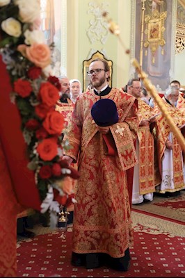 Епископ Тарасий совершил Божественную литургию в Покровском соборе г. Саратова, у ковчега с мощами святого великомученика Георгия Победоносца