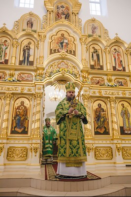 Архиереи Саратовской митрополии совершили Божественную литургию в соборном храме святого благоверного князя Александра Невского г. Ртищево