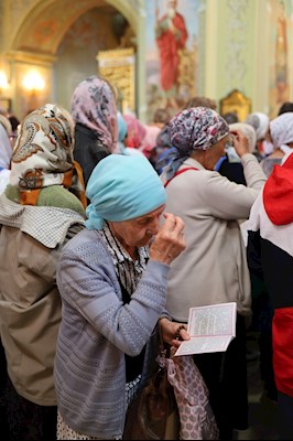 Епископ Тарасий совершил Божественную литургию в Покровском соборе г. Саратова, у ковчега с мощами святого великомученика Георгия Победоносца
