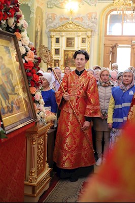 Епископ Тарасий совершил Божественную литургию в Покровском соборе г. Саратова, у ковчега с мощами святого великомученика Георгия Победоносца