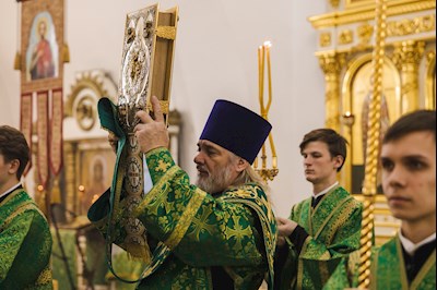 Архиереи Саратовской митрополии совершили Божественную литургию в соборном храме святого благоверного князя Александра Невского г. Ртищево