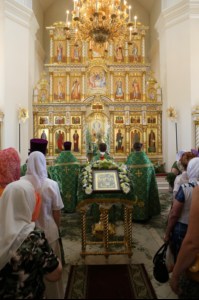 Божественная литургия и Великая вечерня в Свято-Троицком соборе Вольска