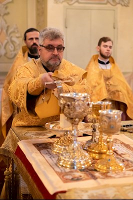 Митрополит Игнатий совершил Божественную литургию и молебен на новый год в Покровском соборе г. Саратова