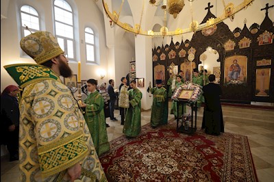 Митрополит Игнатий совершил Литургию Преждеосвященных Даров в храме в честь иконы Божией Матери «Всех скорбящих Радость» г. Саратова