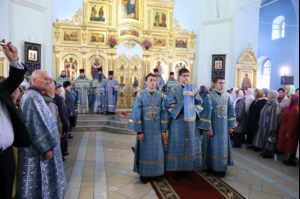Божественная литургия в храме в честь Покрова Пресвятой Богородицы города Петровска