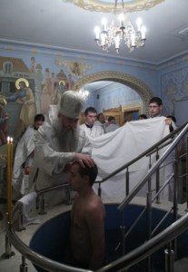 Крещальная литургия в Свято-Троицком соборе Саратова