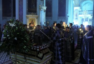 Утреня с Чином погребения в Духосошественском кафедральном соборе города Саратова