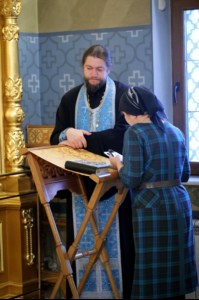 Божественная литургия в Свято-Троицком соборе Саратова