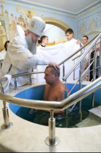 Крещальная литургия в Свято-Троицком соборе Саратова