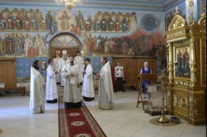 Крещальная литургия в Свято-Троицком соборе Саратова