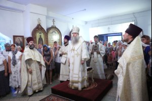 Божественная литургия в храме во имя святителя Тихона, епископа Воронежского, Задонского чудотворца, города Саратова