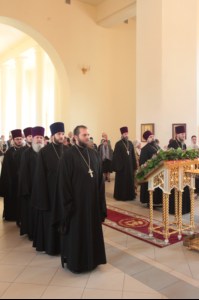 Божественная литургия в Свято-Троицком кафедральном соборе города Вольска