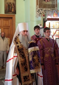 Всенощное бдение c Чином Воздвижения Креста в Духосошественском соборе города Саратова