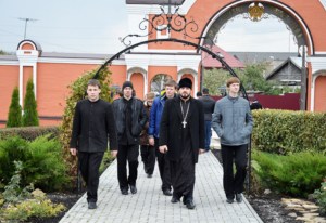 Для учащихся Саратовской православной духовной семинарии организована экскурсия по храмам Саратова