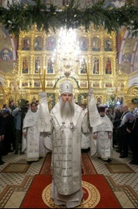 Митрополит Лонгин совершил Рождественское ночное богослужение