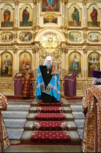 В Великий Четверг Митрополит Лонгин совершил Литургию Василия Великого и Чин умовения ног