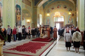 Божественная литургия в храме в честь Покрова Пресвятой Богородицы города Саратова