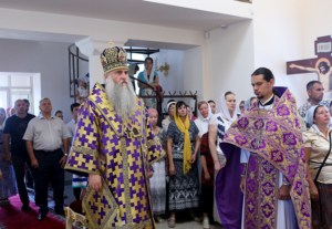 Божественная литургия в храме во имя святителей Василия Великого, Григория Богослова, Иоанна Златоуста г. Саратова