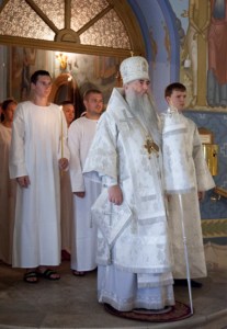 Митрополит Лонгин совершил Крещальную литургию в Свято-Троицком кафедральном соборе г. Саратова