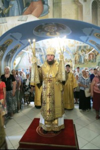 Епископ Пахомий совершил Божественную литургию в Свято-Троицком кафедральном соборе Саратова