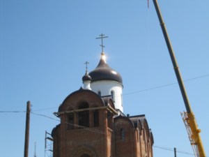В селе Казанла Базарно-Карабулакского района освятили купола храма во имя святого апостола Иоанна Богослова