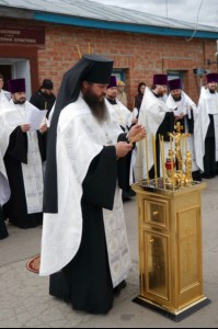 В канун празднования Собора Саратовских святых совершена панихида по убиенным в годы гонений на Воскресенском кладбище Саратова