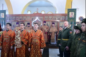 Божественная литургия в храме в честь Воздвижения Честнаго и Животворящего Креста Господня на территории Вольского военного института материального обеспечения