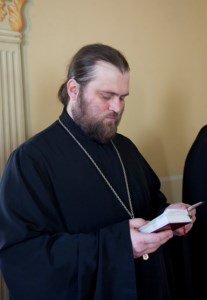 Утреннее богослужение на Архиерейском подворье — храме во имя святого апостола и евангелиста Иоанна Богослова при СПДС