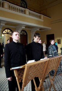 Вечернее богослужение на Архиерейском подворье — храме во имя святого апостола и евангелиста Иоанна Богослова
