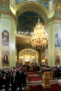 Вечерня в соединении с Литургией Василия Великого и Чин умовения ног в храме в честь Покрова Пресвятой Богородицы г.Саратова